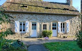 Rêves de Gamins, Chambre de droite, 4 couchages dans gîte de campagne La Camusière, proche du Pôle Européen et du circuit des 24h