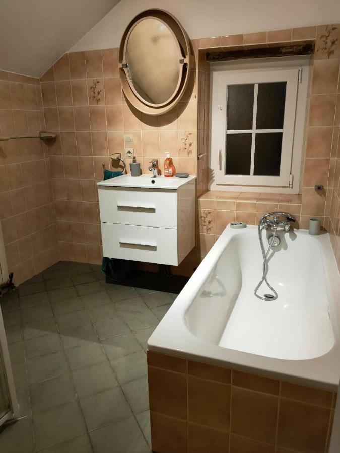 Rêves de Gamins, Chambre de droite, 4 couchages dans gîte de campagne La Camusière, proche du Pôle Européen et du circuit des 24h Champagné Extérieur photo